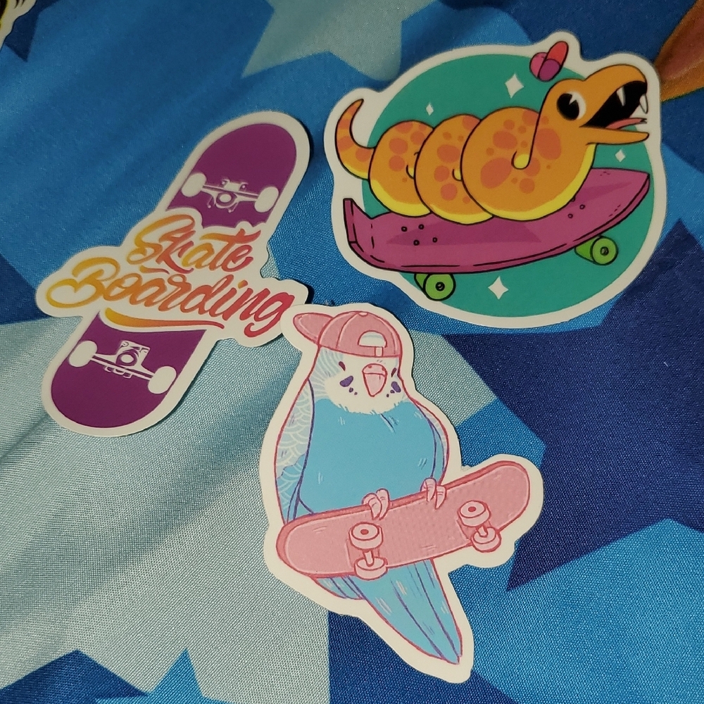 🌈FREE W/BUNDLE🌈 Set Of 3 Skateboarding Animal Stickers